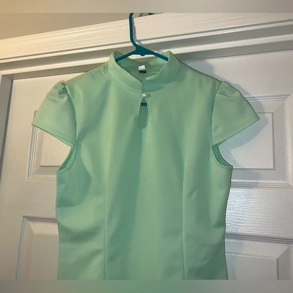 $1 GREEN DRESS ASIAN SIZE XL BUT ITS MORE OF A MED. NEW. $1 WITH ANY $10 ORDER O - Picture 4 of 9